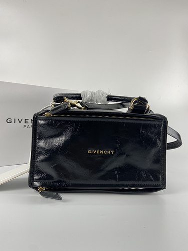 Givenchy-ab93f62f